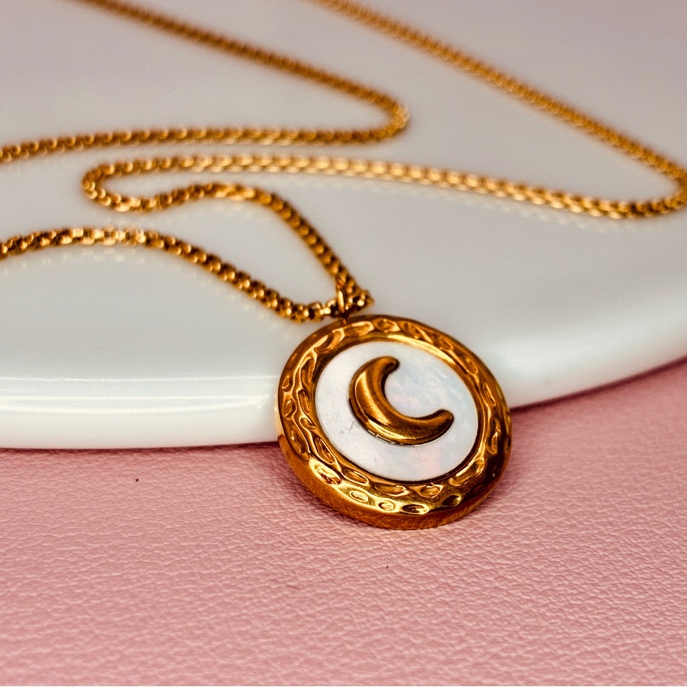 Mother of Pearl White Moon Pendant Dainty Necklace in Gold